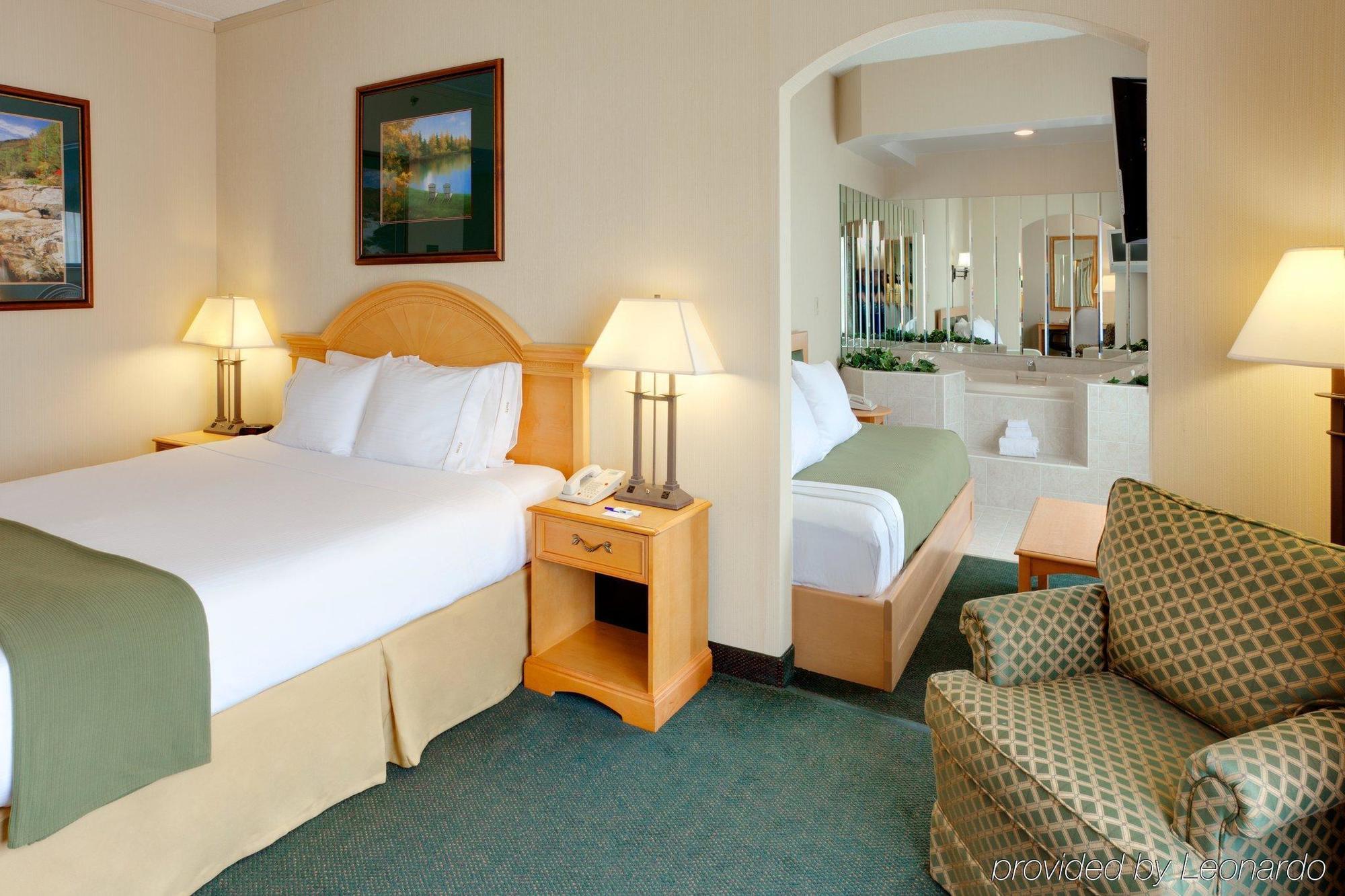 Holiday Inn Express Hotel & Suites Watertown - Thousand Islands, An Ihg Hotel Zimmer foto